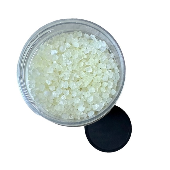 Greenbrier vanilla scented bath salt, 17.6 ounce jar​​​​​​​ - Picture 3 of 3